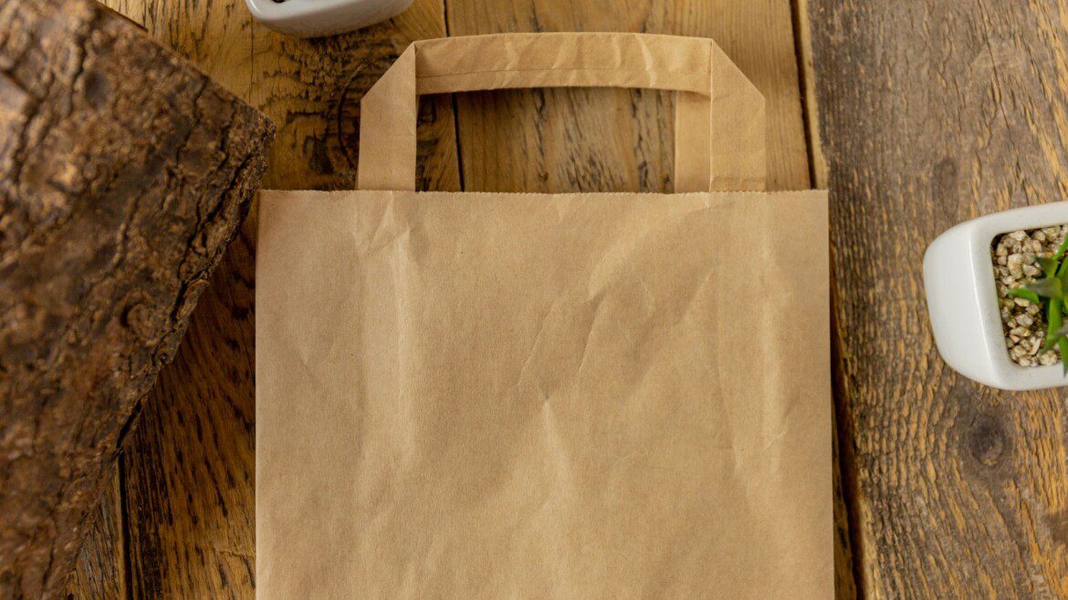 Bolsas de papel de asa plana: prácticas, resistentes y sostenibles