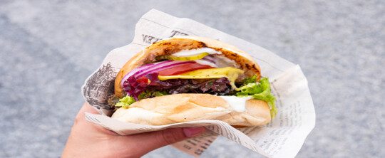 Papel para fast food: rapidez, higiene y marca